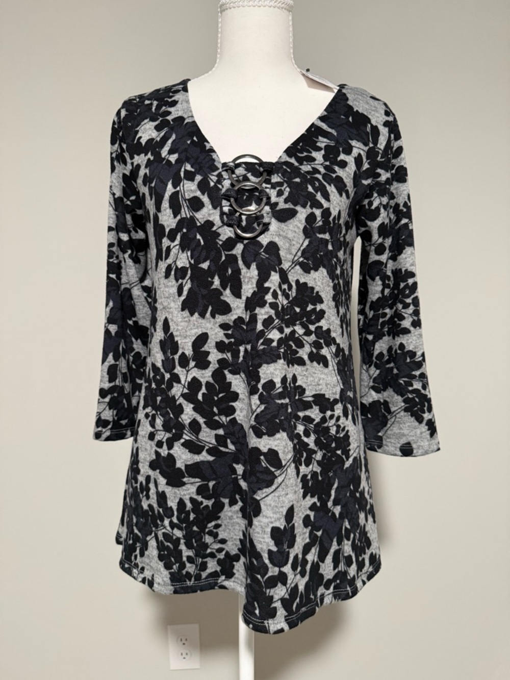 NWT NY Collection Charcoal Knit Top - Small
